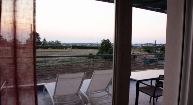 Apartment with garden & patio — photo 5