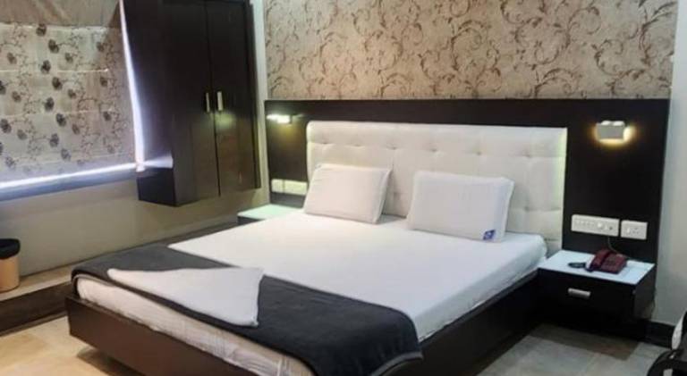 Sri vijetha royal hotel