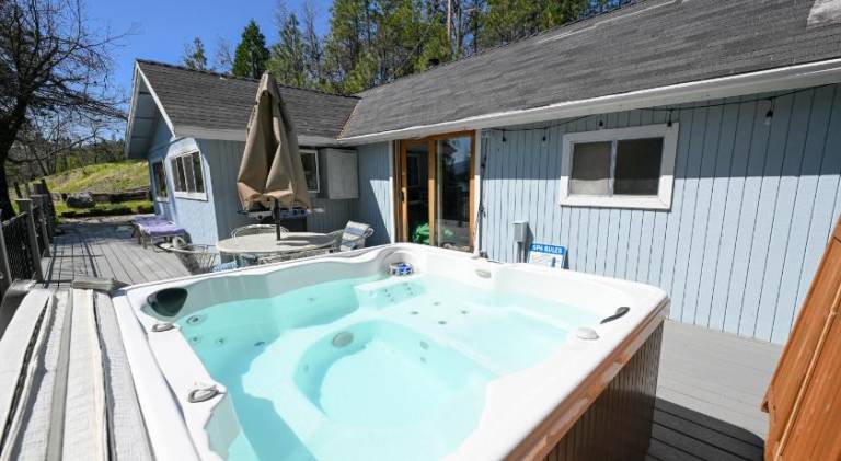 House with hot tub | Dogs allowed — photo 4