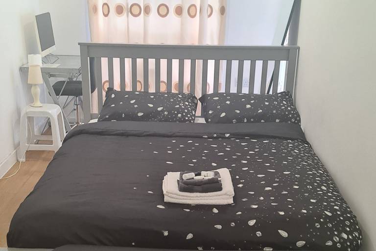 Shared Apartment Sleeps 2 Parking On Site