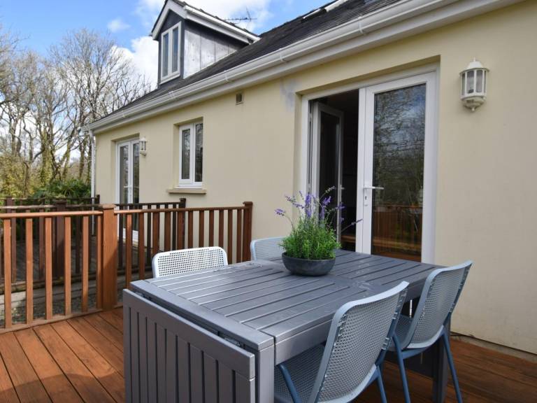 Cottage with garden — photo 2