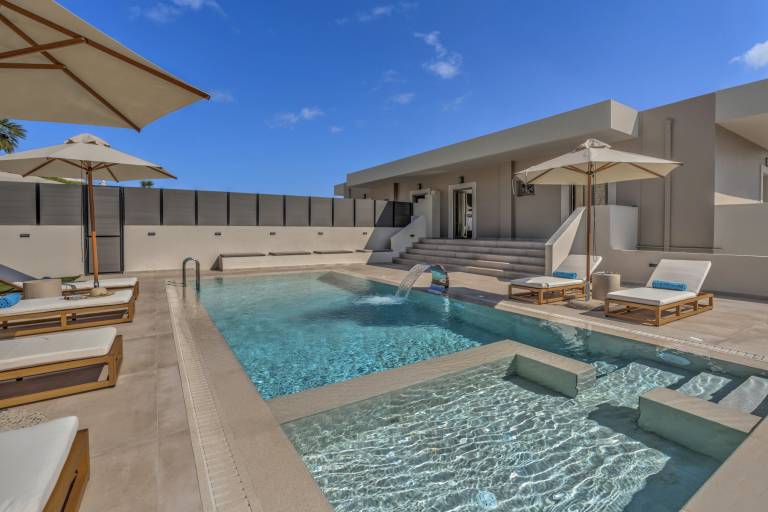 Villa with garden, grill & private pool — photo 4
