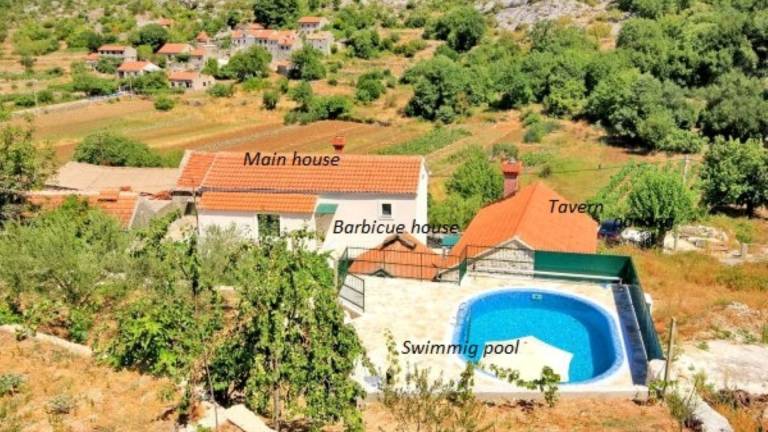 Villa with private pool, barbecue & yard | Pet-friendly in Dubrovnik