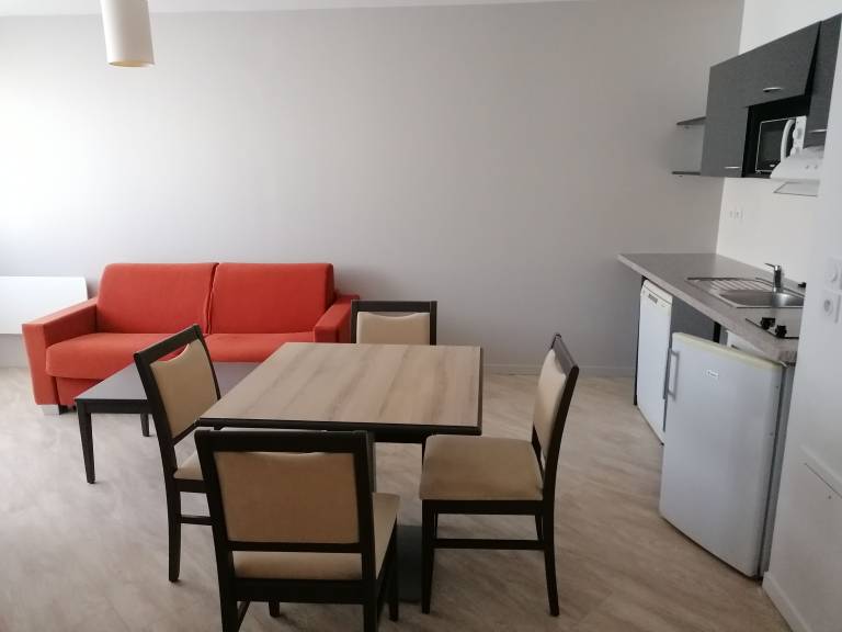 Condo with yard & sauna — photo 2