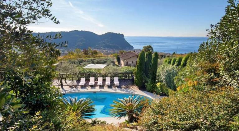 Villa with pool in Torri del Benaco