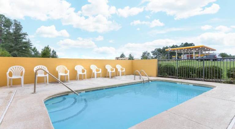 Super 8 By Wyndham, Orangeburg — photo 4