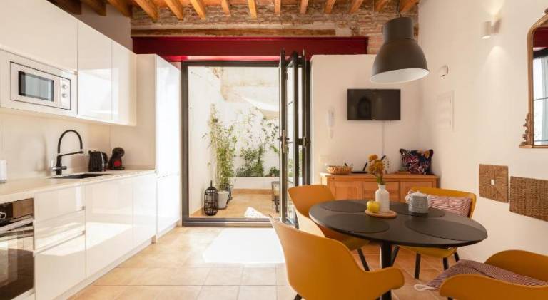 Precioso apartamento con patio y dos habitaciones en el barrio de Picasso — photo 2