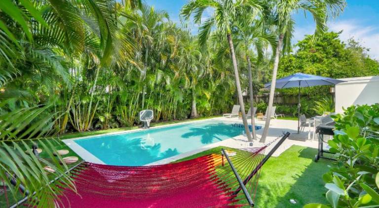 House with pool in Fort Lauderdale, FL