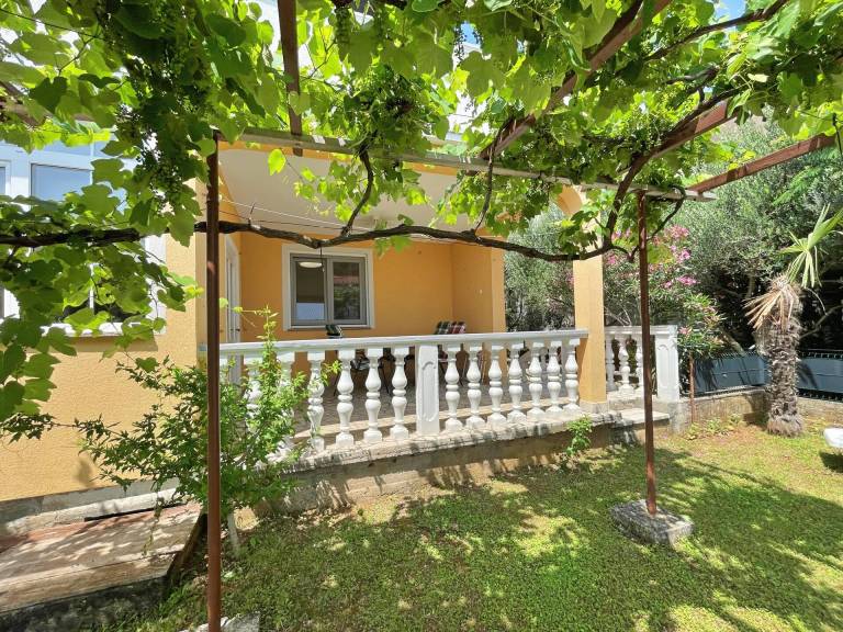 Rental apartment with garden, barbecue & terrace — photo 5
