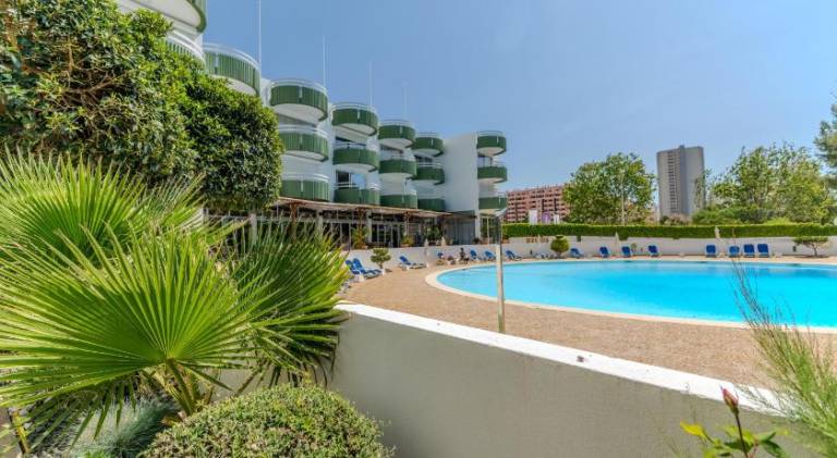 Holiday apartment with pool — photo 4