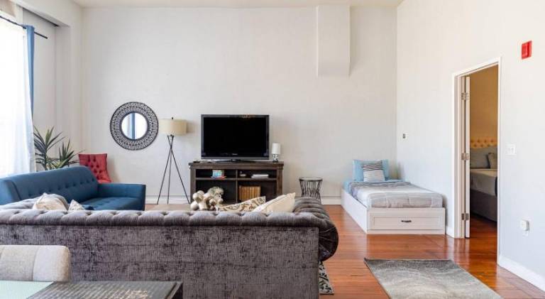 Walk to Conv Center Free Parking 4 Beds — photo 2