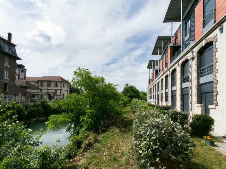 Serviced apartment for 127 persons in La Chapelle-Saint-Luc