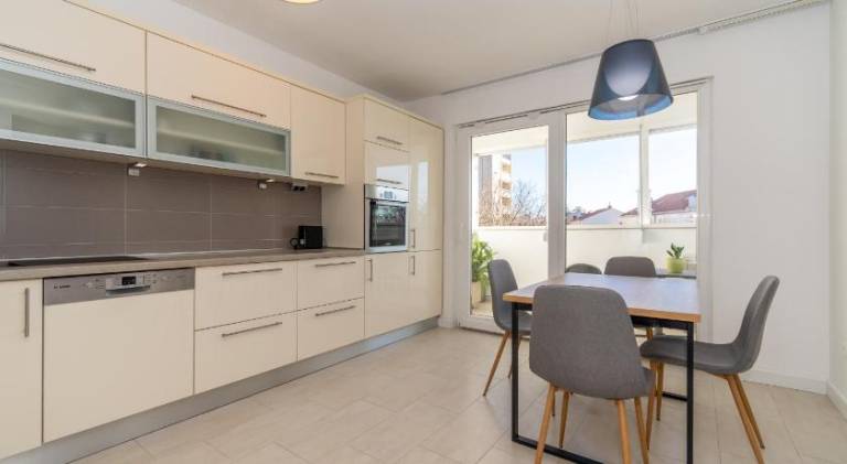 Charming apartment | Close to Gregory of Nin | Dogs allowed in Split