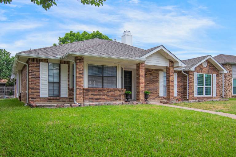 House with yard — photo 4