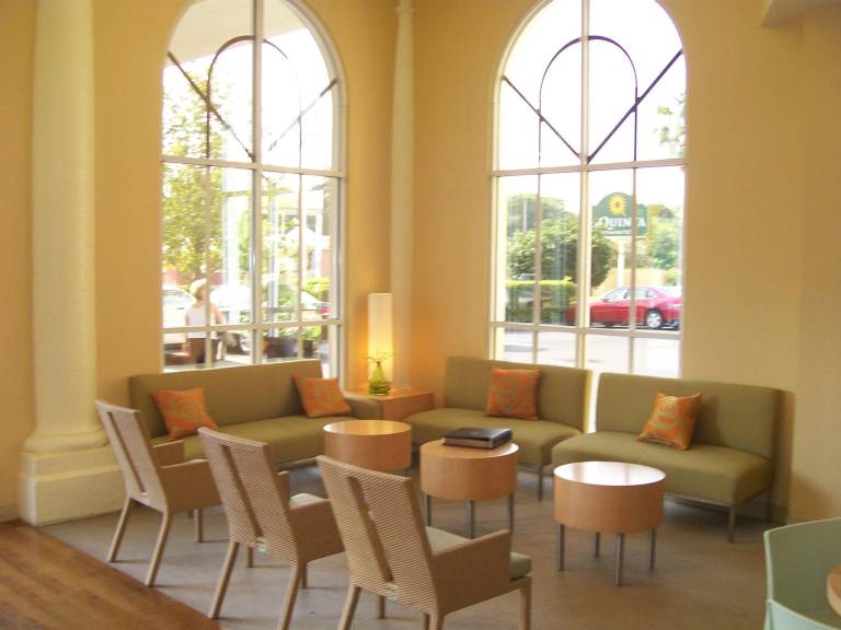 La Quinta Inn & Suites by Wyndham Sarasota Downtown — photo 4