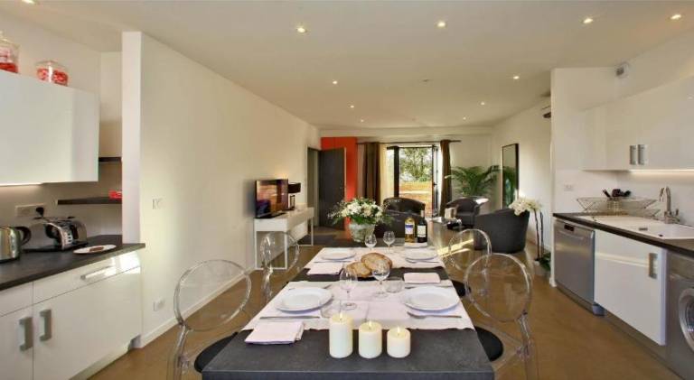 Serviced apartment with garden & terrace — photo 3