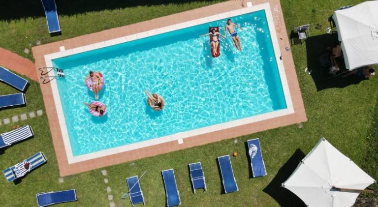 Spacious holiday apartment with pool, grill & yard | Perfect for remote work | Dogs allowed in Lucca