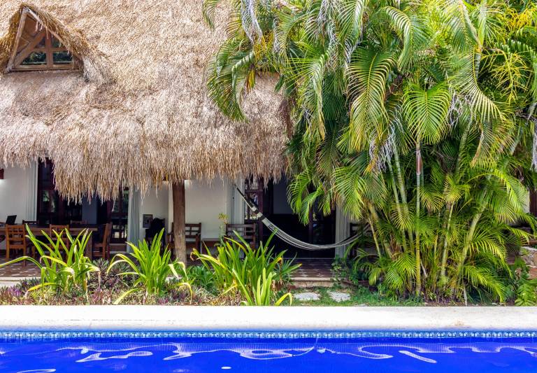 Child-friendly serviced apartment with yard & pool | Pet-friendly — photo 3