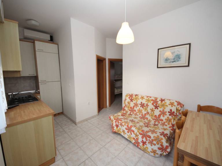 Holiday apartment with patio & yard — photo 2