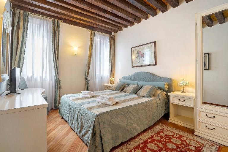 Tiepolo – Elegant Room in Central Venice near Biennale and St. Mark’s Square in Venice