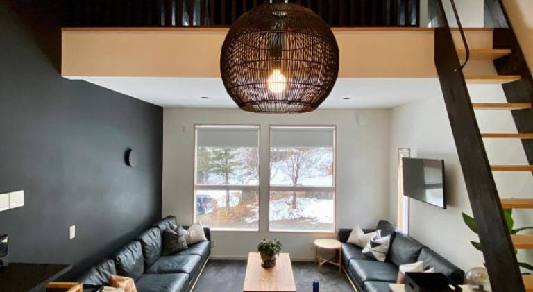Chalet with BBQ, patio & yard — photo 3