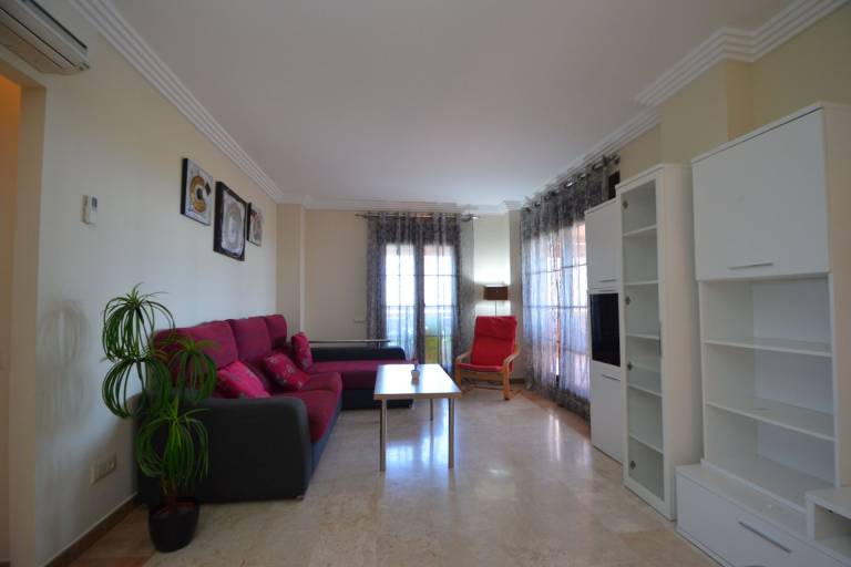 Holiday apartment with terrace, pool & garden — photo 4