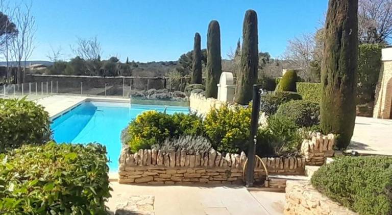Vacation home with pool in Gordes