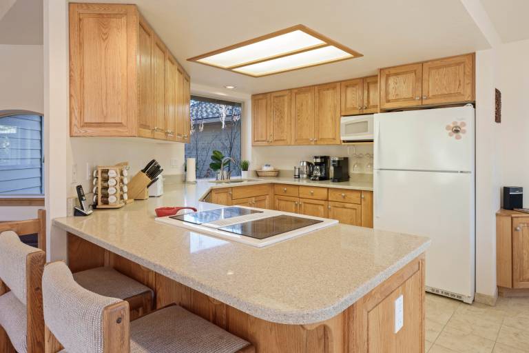 Condo with barbeque, pool & hot tub — photo 4