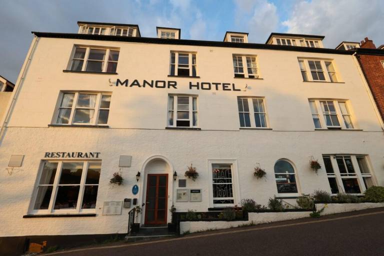 Double room Sea View at The Manor Hotel — photo 4
