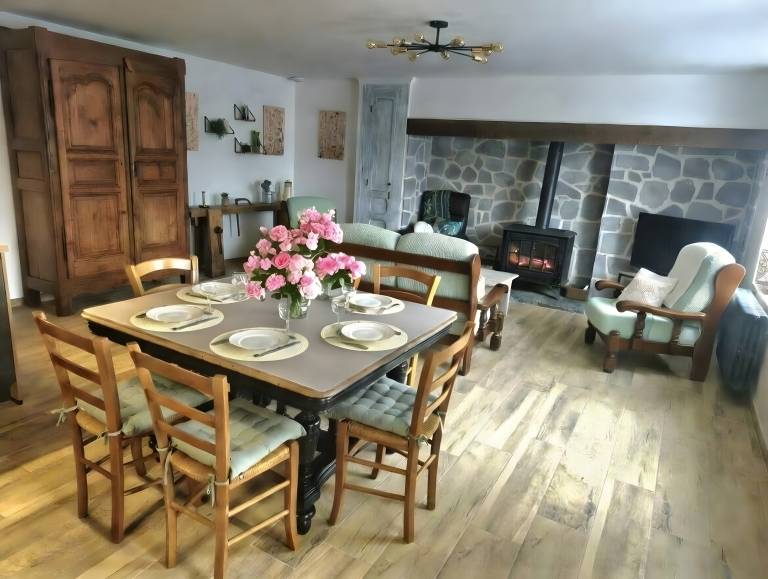 Vacation home with yard — photo 4