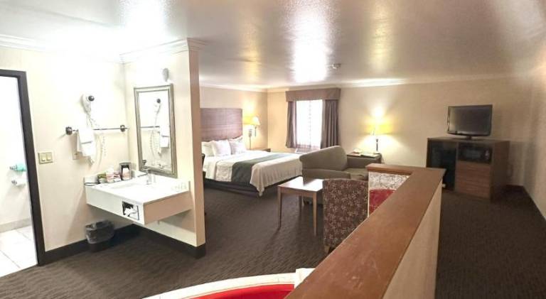 Sunflower Inn and Suites — photo 3