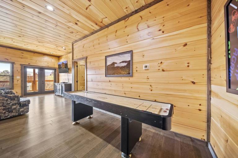 ShangriLa Vista: A 5-bedroom Dog-Friendly Cabin with Stunning Mountain Views — photo 4