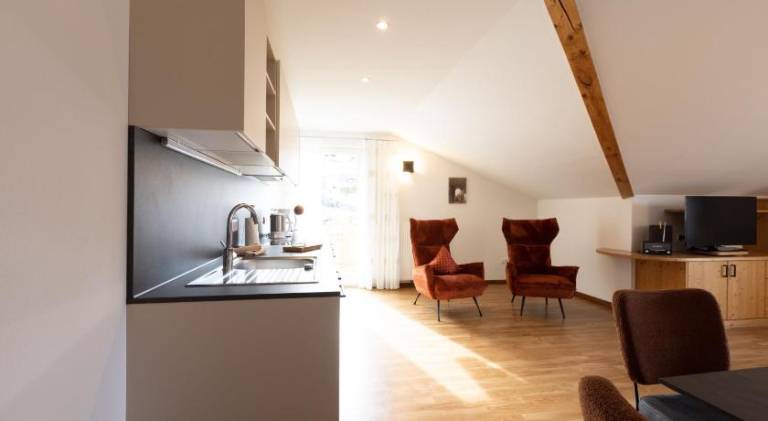 Lovely serviced apartment with yard, terrace & pool | Pets allowed — photo 3