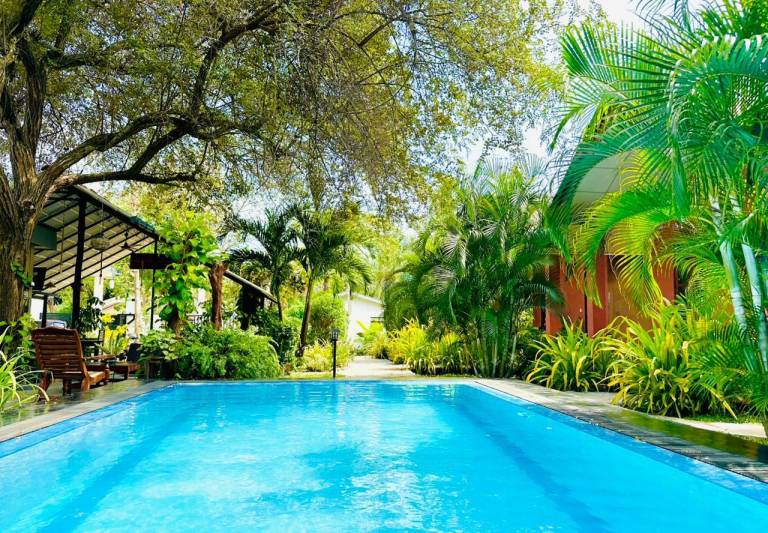 Lodge with garden & pool — photo 3