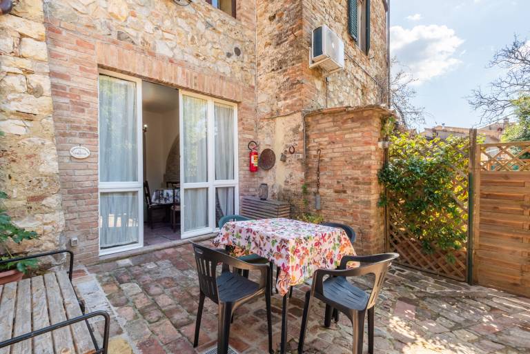 Apartment 'Il Caminetto - Antiche Dimore' with Shared Pool, Wi-Fi and Air Conditioning in Murlo