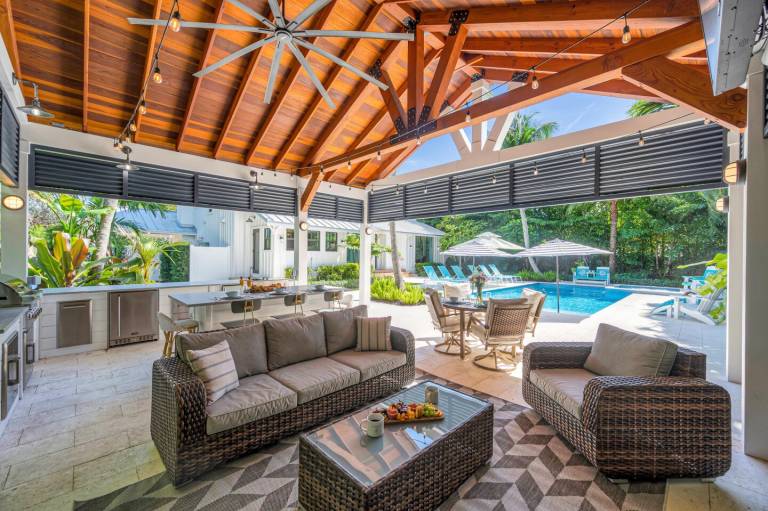 House with BBQ, private pool & jacuzzi — photo 4