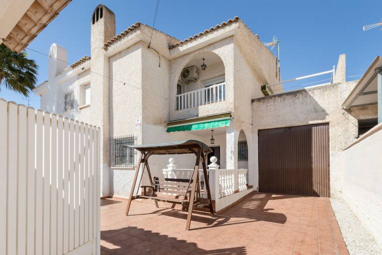 Casa Santiago de la Ribera