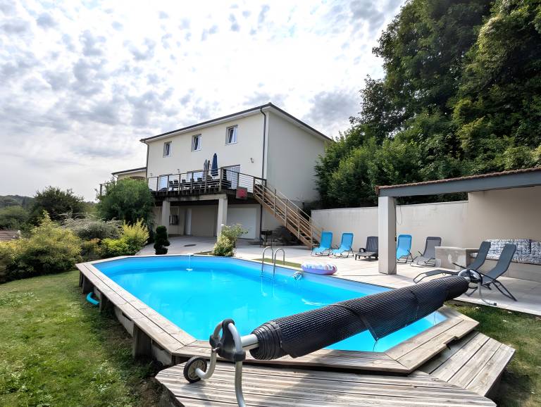 Holiday Home “Villa des Ermites” with Mountain View, Wi-Fi and Air Conditioning in Nancy