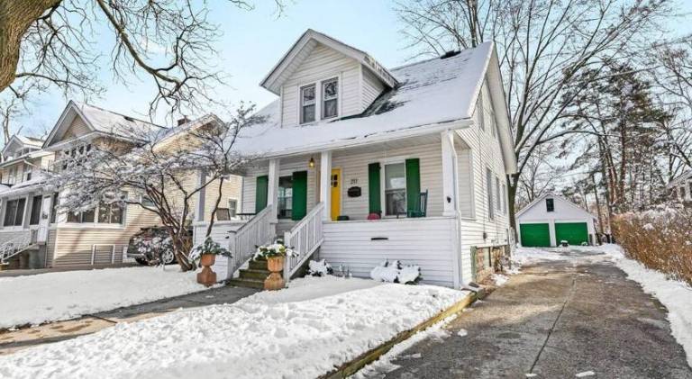 Eclectic Bungalow in the Heart of Royal Oak — photo 5