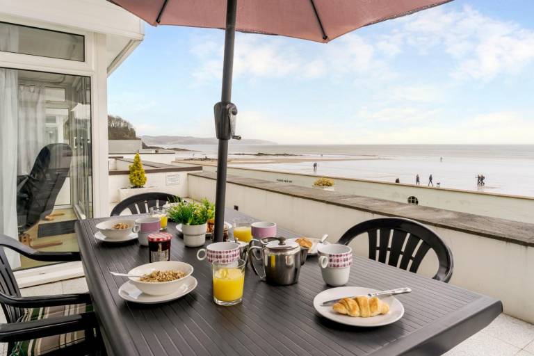 Family-friendly apartment | Water view | Beach nearby | Pets allowed — photo 5