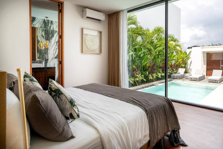 Villa with private pool & yard | Pets are welcome — photo 4