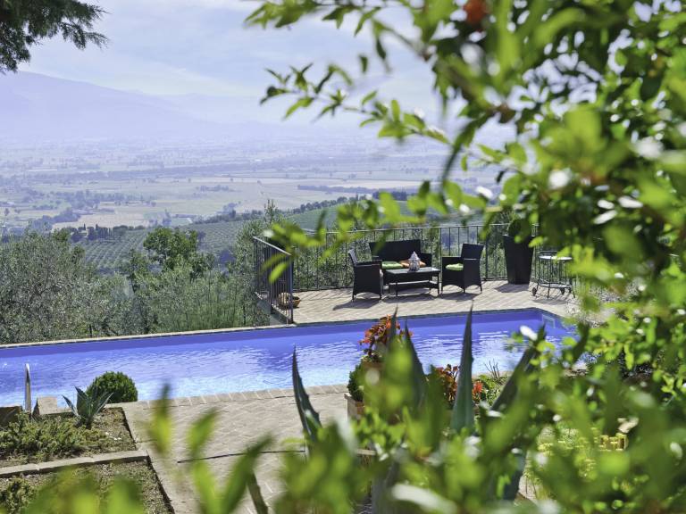 House with terrace, private pool & yard — photo 4