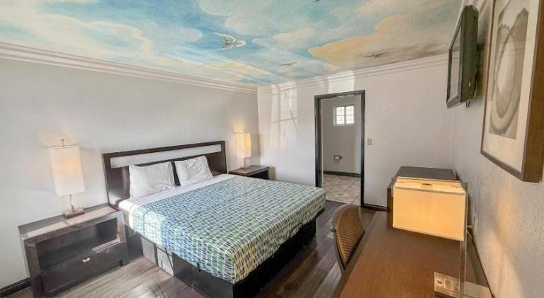 Super 7 Motel - Anaheim Packing District & Disneyland in Anaheim, CA