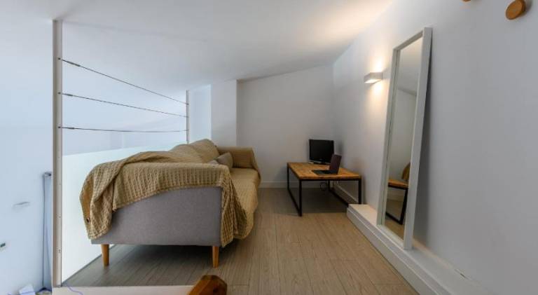 Rental apartment with patio — photo 2