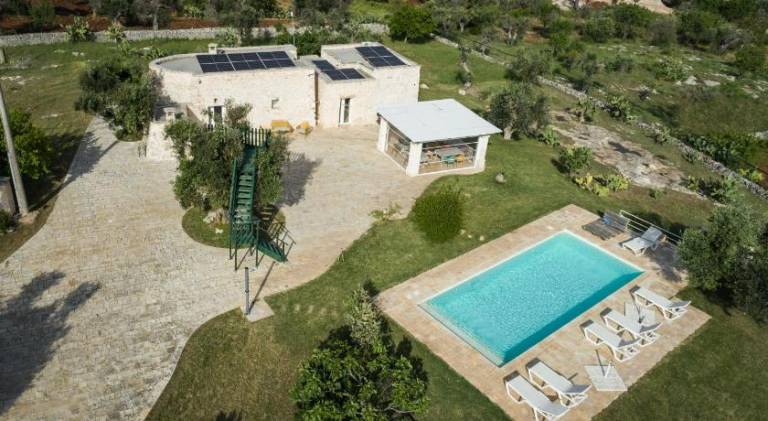 Vacation home with pool, BBQ & garden — photo 4
