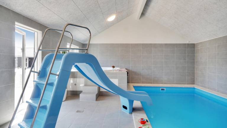House with barbeque, private pool & yard — photo 4
