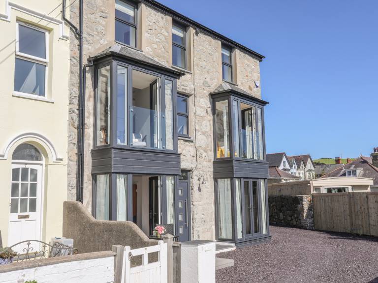 Cottage  Criccieth