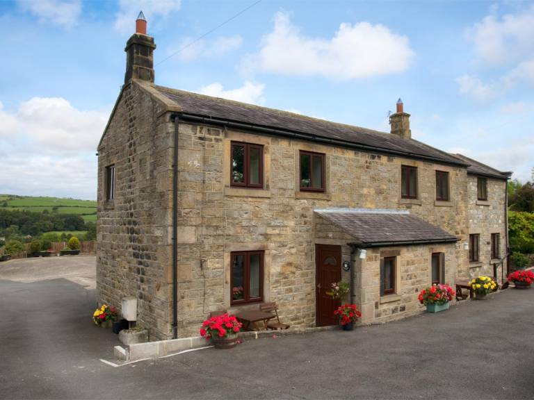 Cottage with yard in Harrogate