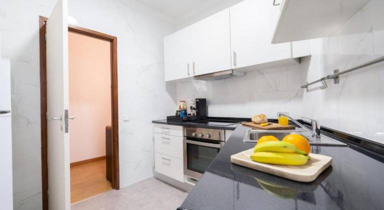 Renovated 3BR Apt Near City Hotspots – Great Value — photo 3