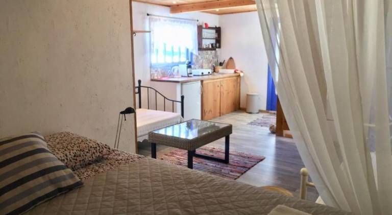 Holiday apartment with yard, barbecue & patio — photo 2